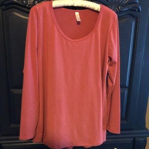 ALL LULAROE BOGO 50% OFF* EUC Lularoe Lynnae LS Tee